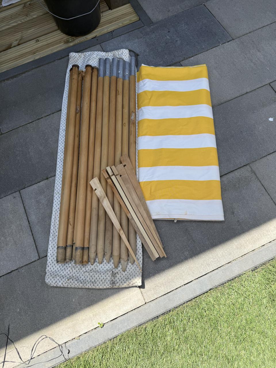 Strand Windscherm 6 deelbare palen. Doek 520x130