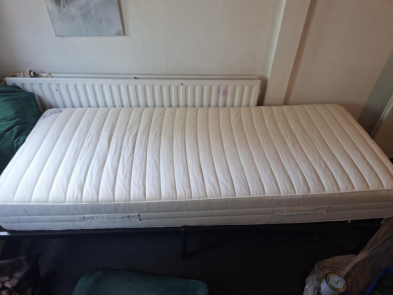Eenpersoons bed