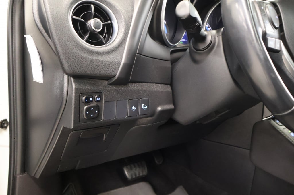 Toyota Auris touring sports 1.8 hybrid lease pro