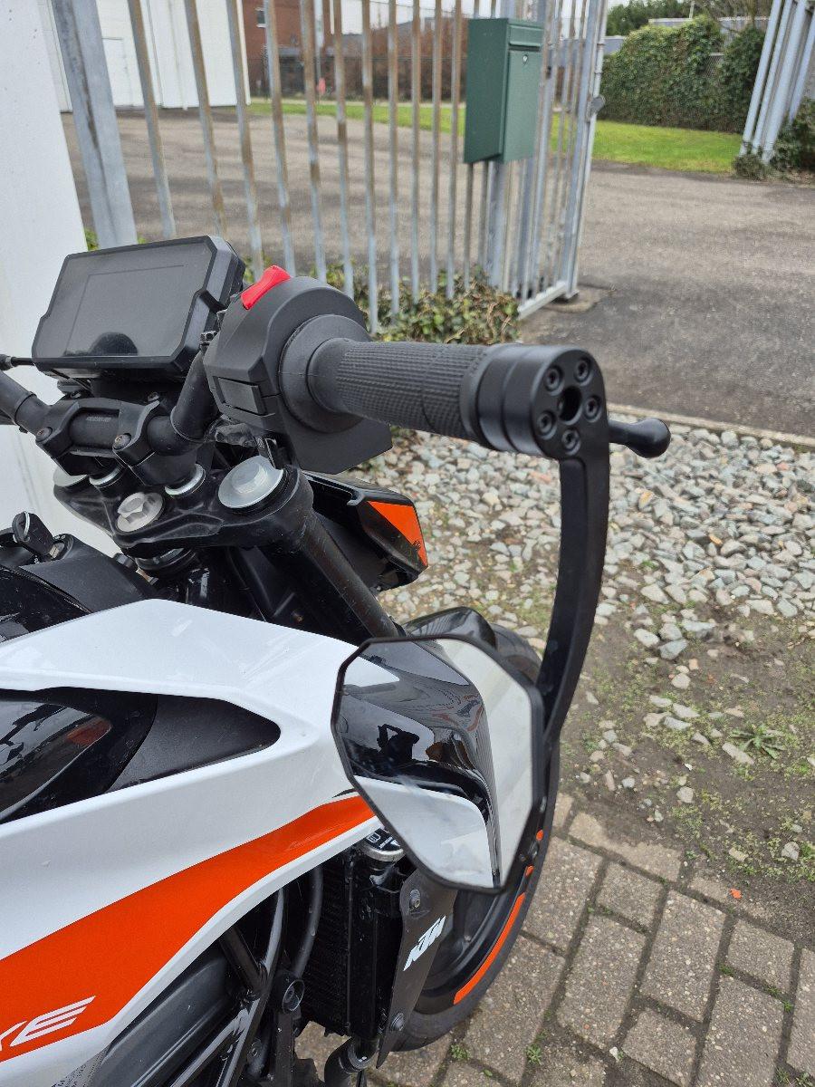 KTM Duke 390 uit 2025, stoere naked bike