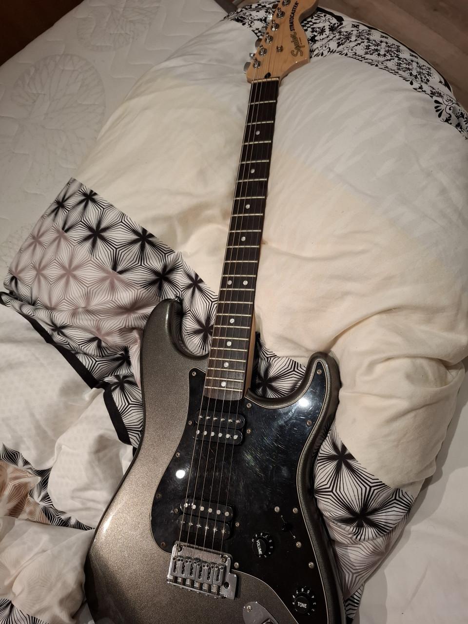 Squier Affinity Stratocaster HH Grijs