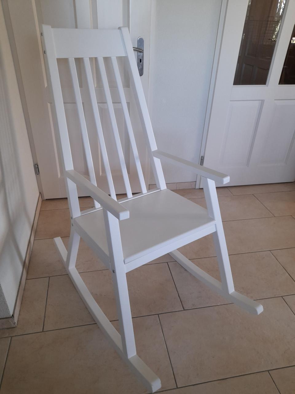 Witte houten Schommelstoel (in goede nette staat)