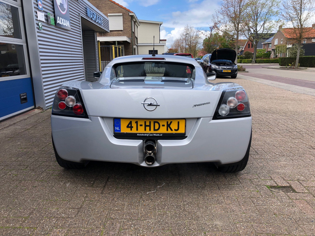 Opel Speedster 2.2-16v perfect onderhouden.
