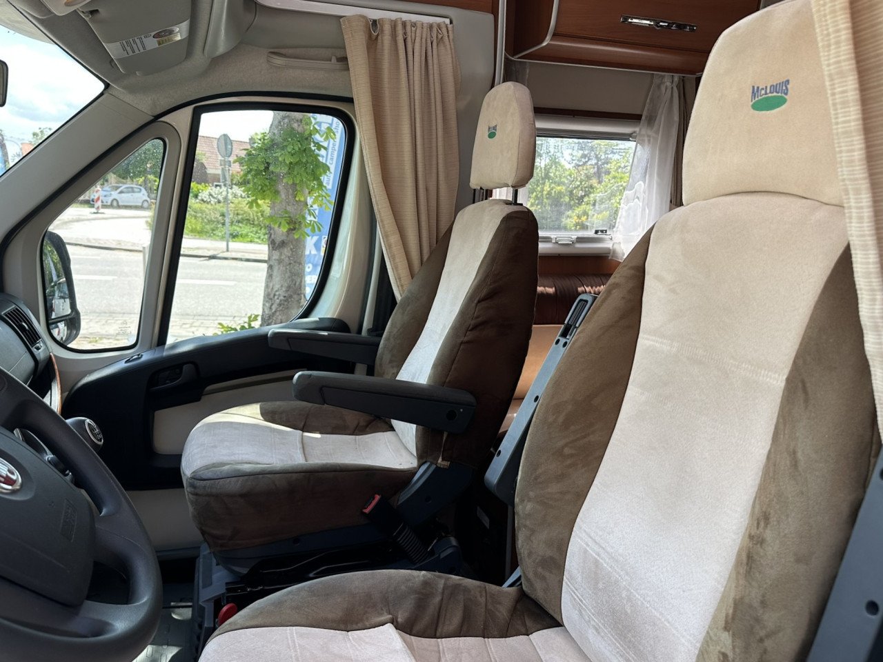 Comfortabel reizen in stijl – ontdek de McLouis MC4-75, 2012, lengtebedden