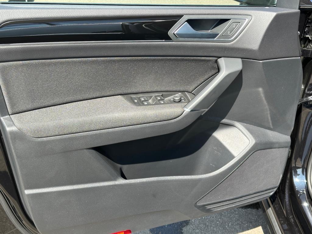 Volkswagen Touran 1.5 tsi 150pk dsg r-line highline | led | trekhaak | dode