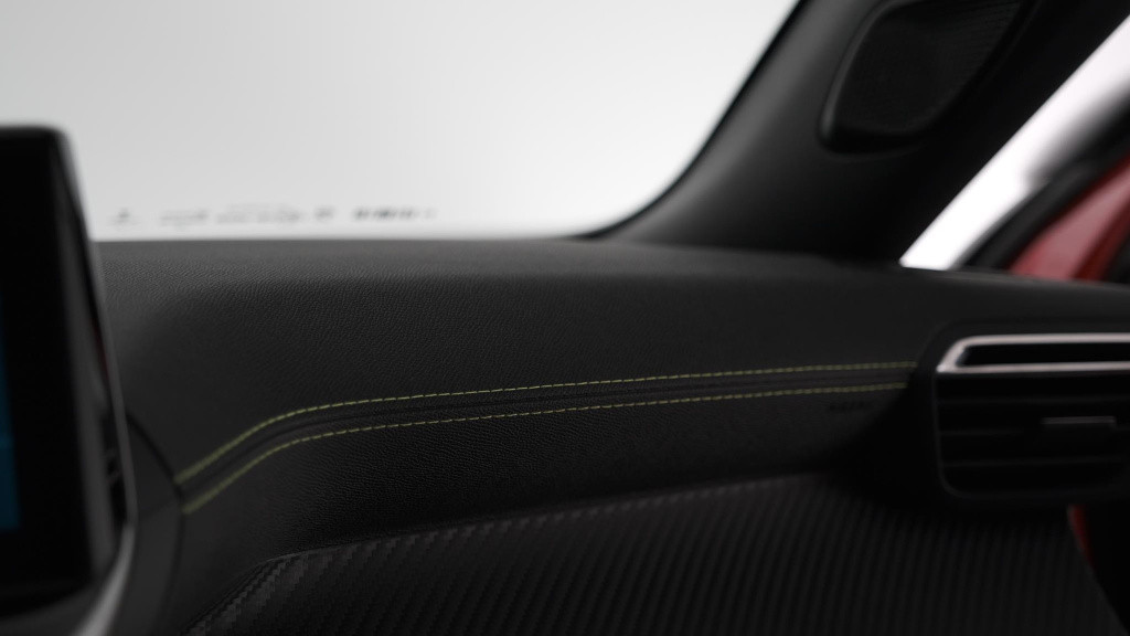 Peugeot 2008 puretech 130 gt | camera | dodehoekdetectie | navigatie | park