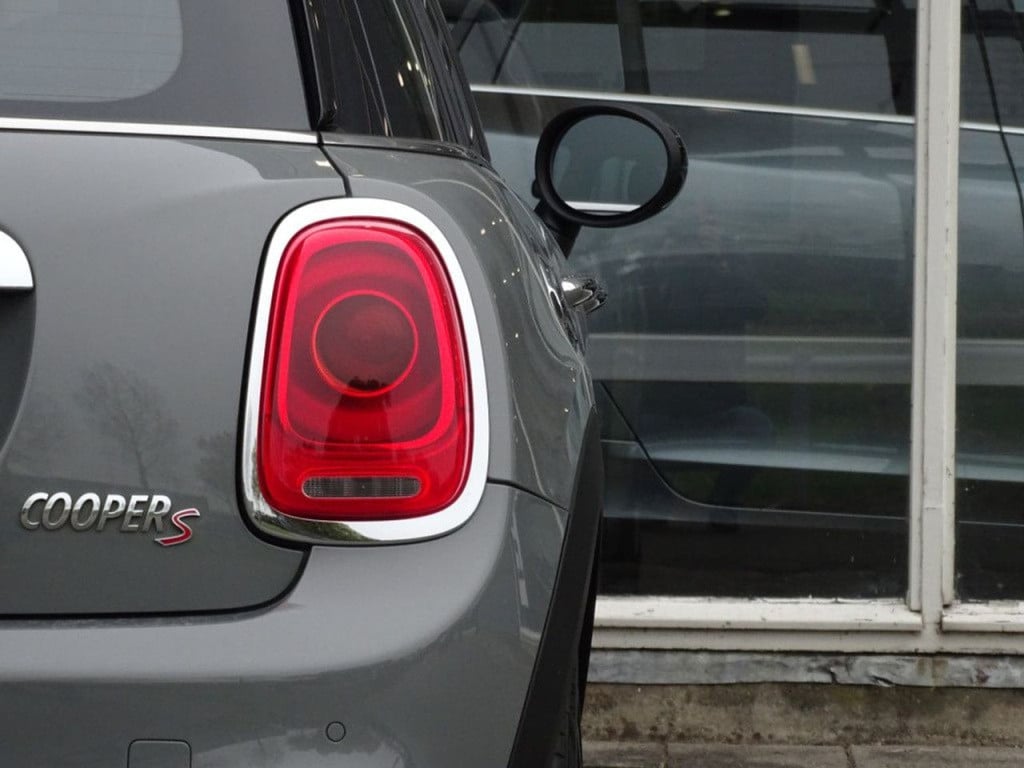 Mini Cooper mini 2.0 serious business 5-deurs | led | navi | 18"