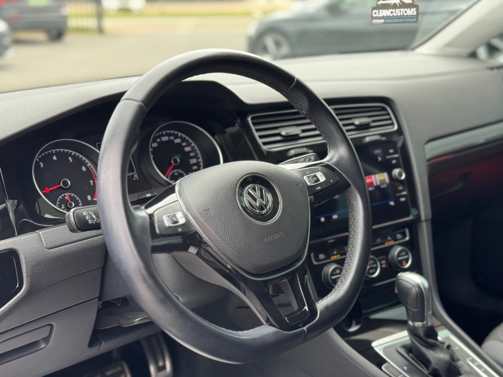 Volkswagen Golf 1.0 tsi highline * panoramadak * stoelverwarming * clima