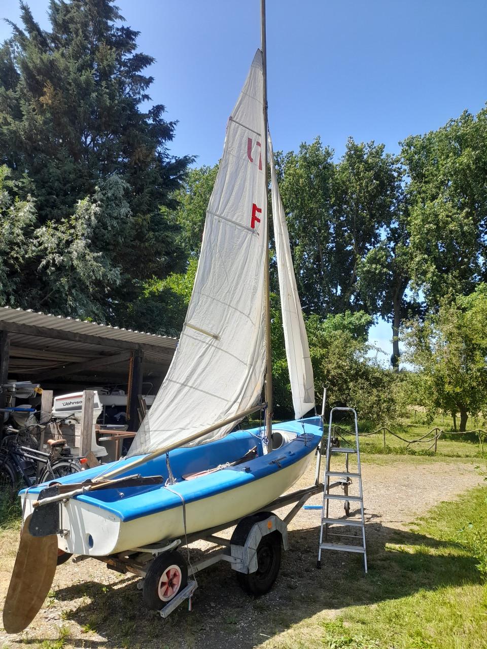 Zeilbootje Flying junior met trailer