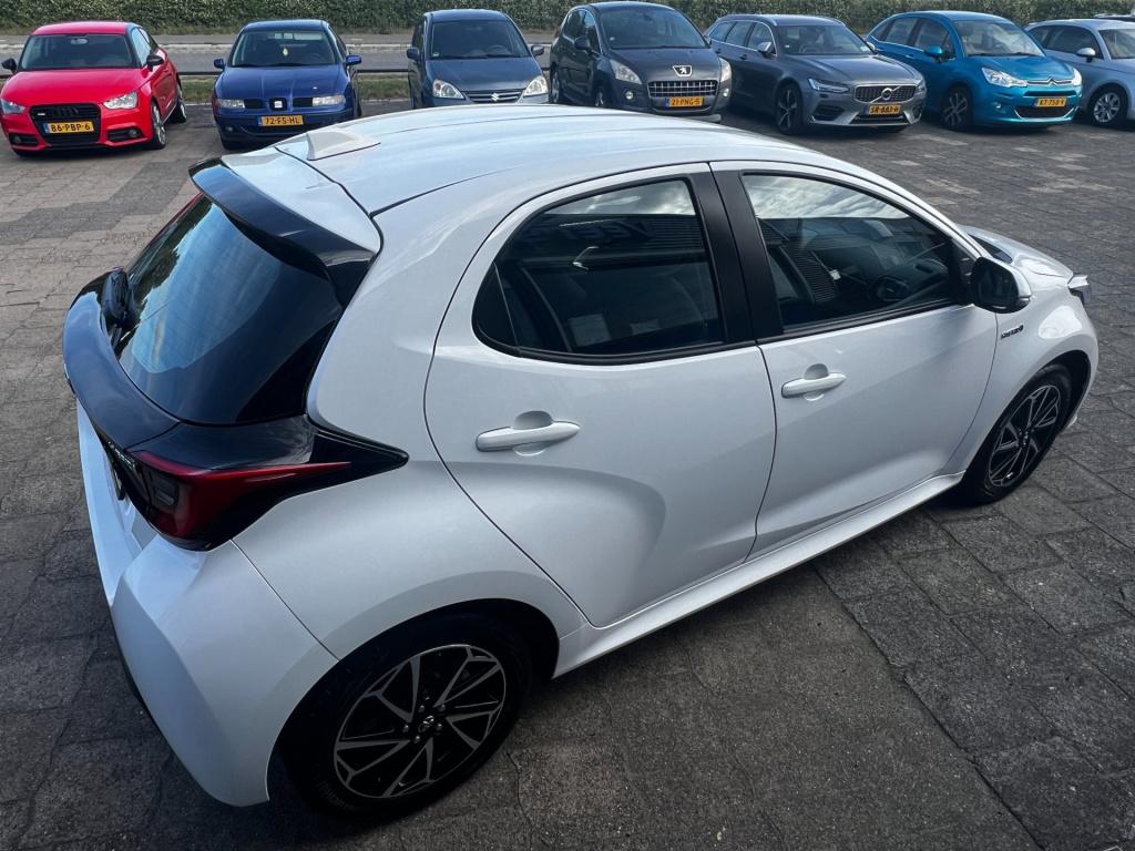 Toyota Yaris 1.5 hybrid dynamic line, camera, carplay, navi enz..