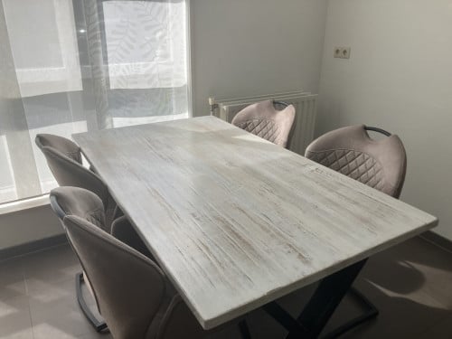Tafel incl 4 stoelen.  75,-€