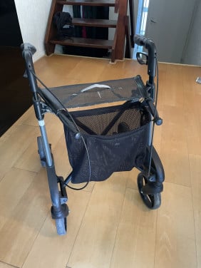 Rollator zwart (met zit mogelijkheid)