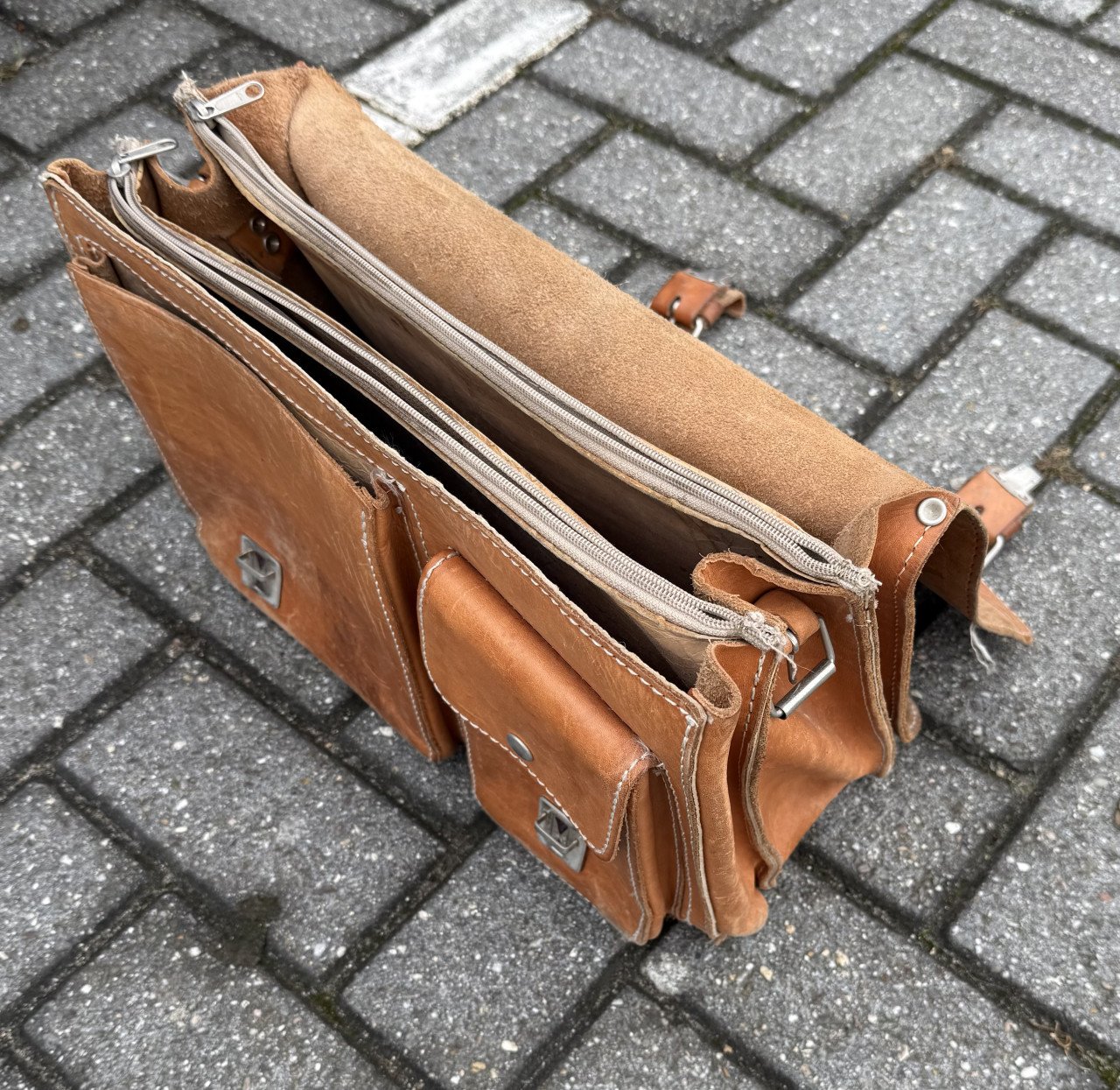 Vintage dik leren schooltas. Orginal Ruitertassen
