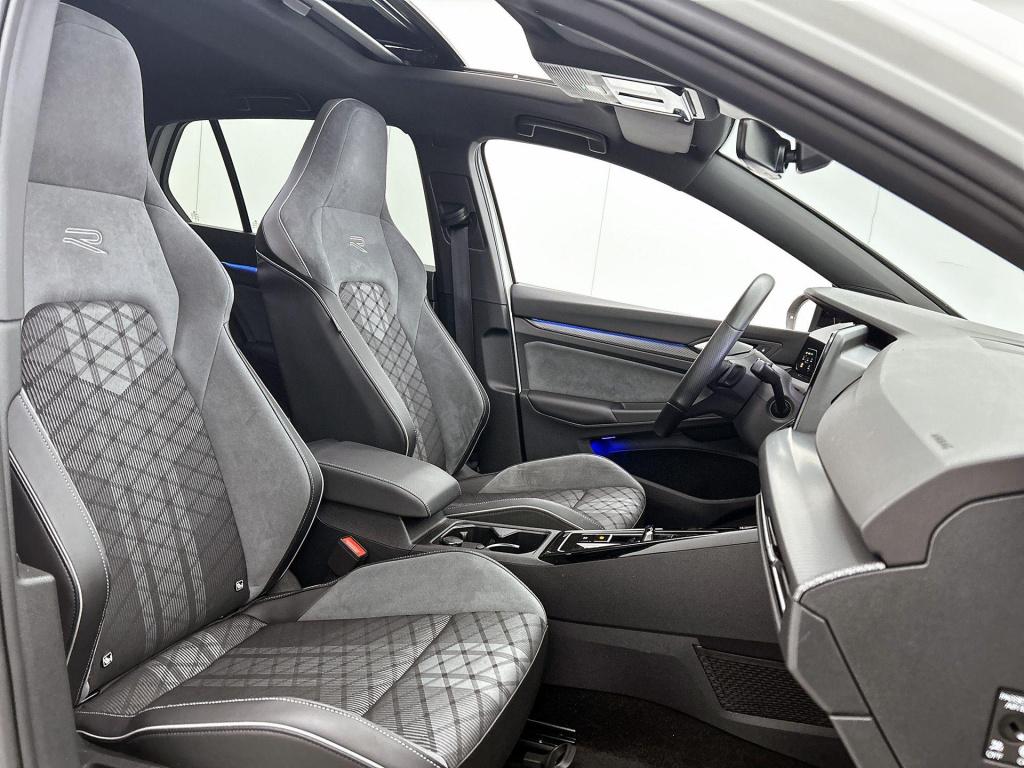 Volkswagen Golf 1.5 etsi r-line business | automaat | panoramadak | navigat
