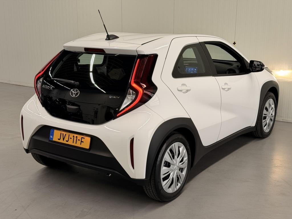 Toyota Aygo X hybrid 115 play