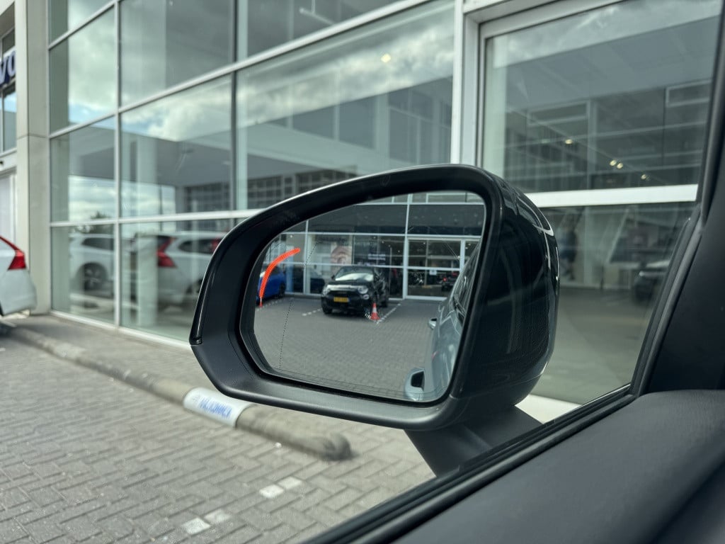 Volvo XC40 t4 190pk r-design| adap.cruise| trekhaak| stoel.verw| h&k sound