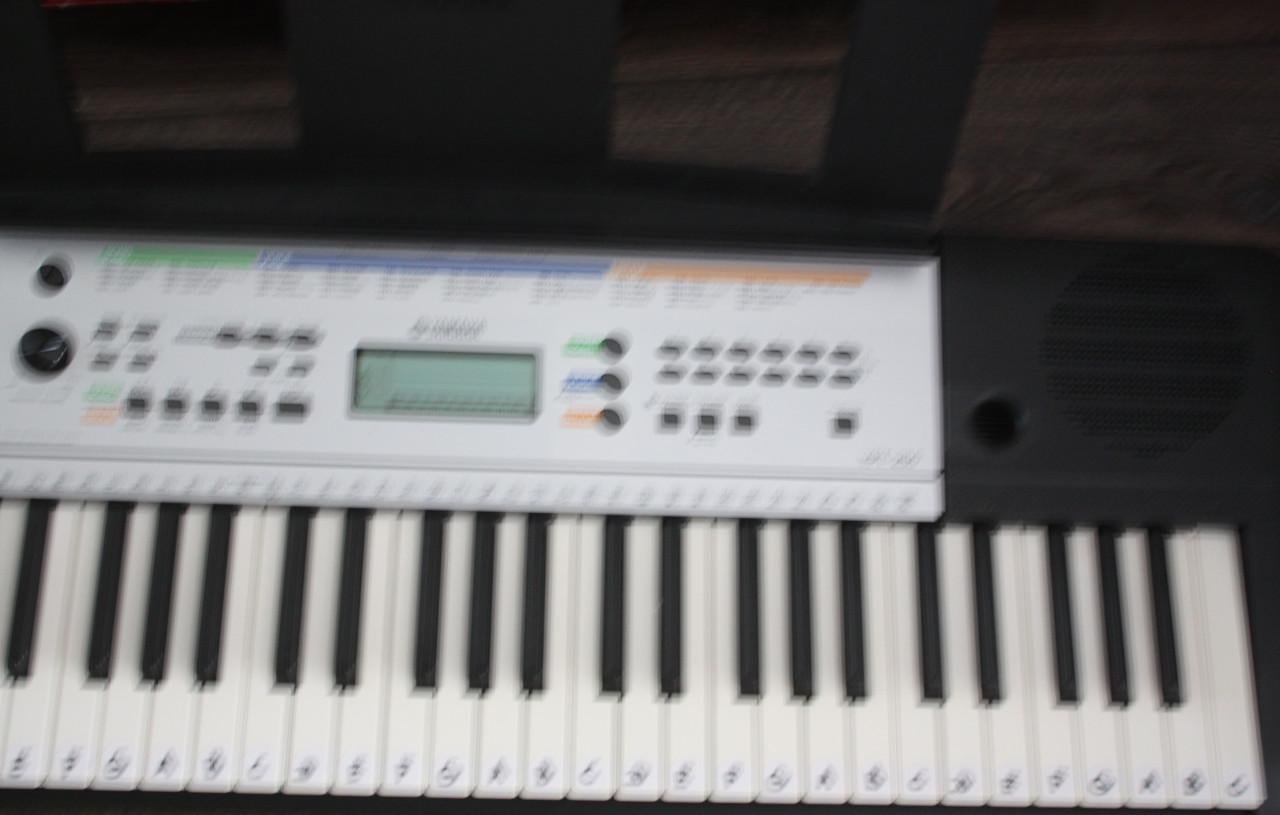 Yamaha YPT-255-Portable Keyboard