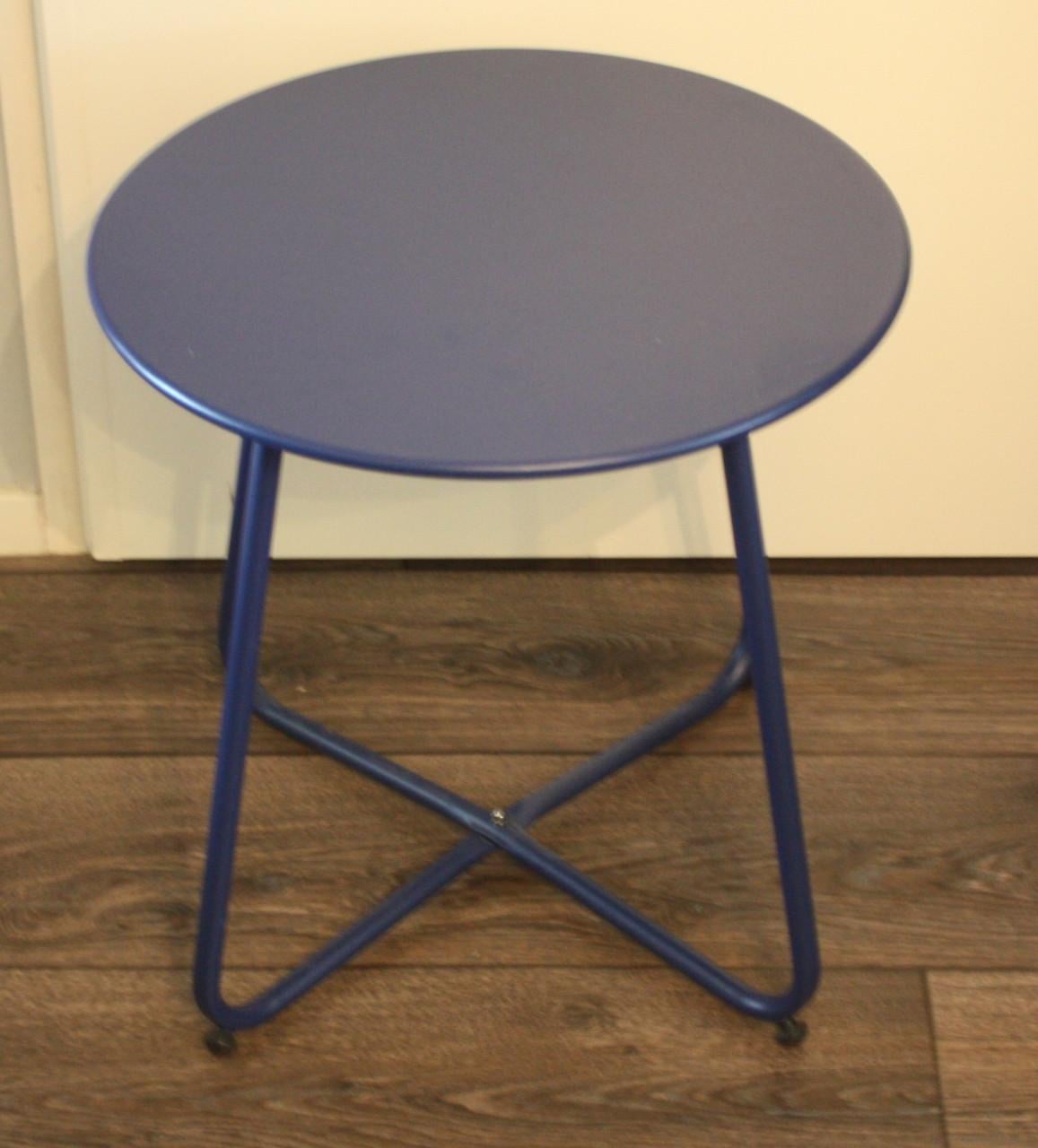 Blauw metalen tafeltje