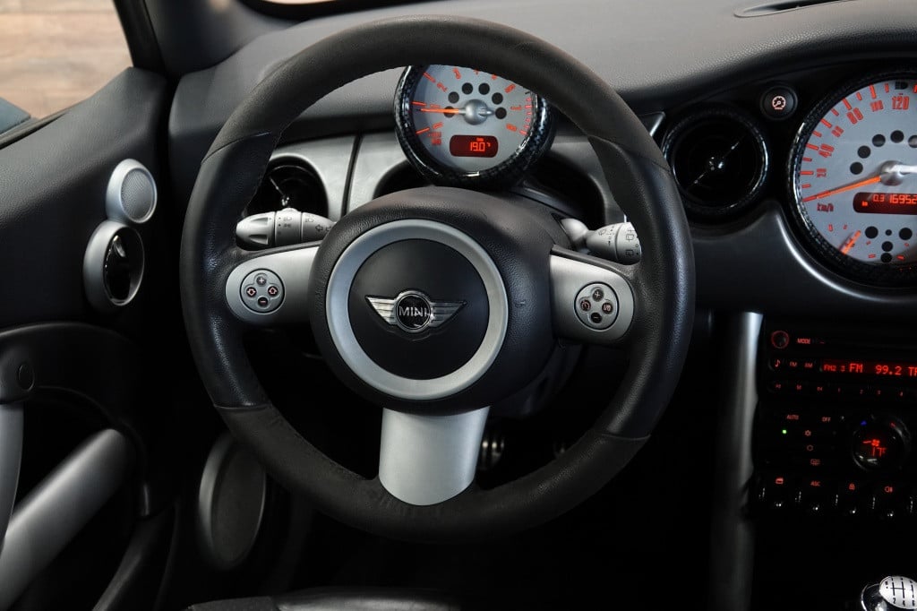 Mini Cooper mini 1.6 chili | cruise | milltek | xenon |