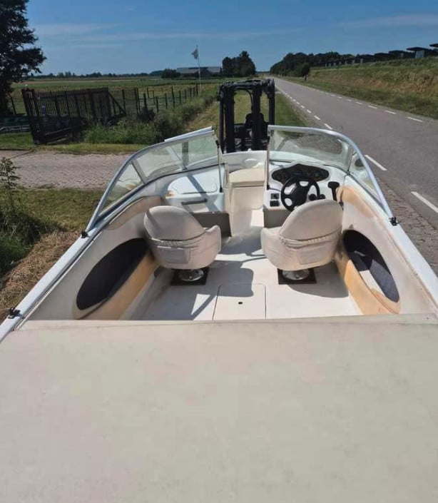 In Prijs Verlaagd: Bowrider 535 Vaarklaar inclusief trailer