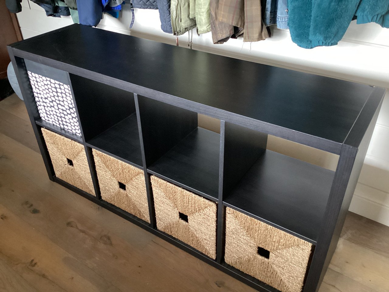 Vakkenkast IKEA Kallax met zeegras manden Knipsa en Dröna mand GOES