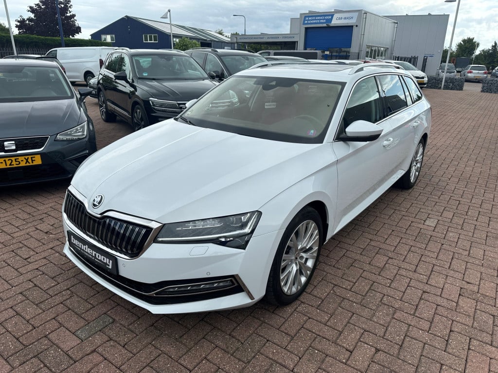 Skoda Superb combi 1.4 tsi iv 218pk style | pano dak | trekhaak