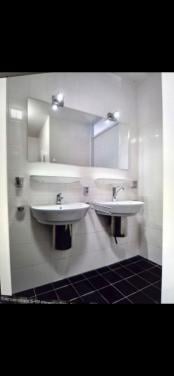 2 Wastafels, planeet Spiegel