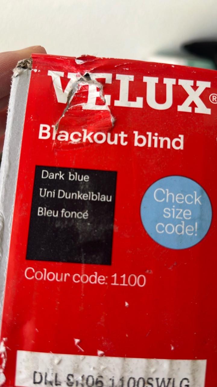 Velux Rolgordijn - nieuw in verpakking-kleur donkerblauw