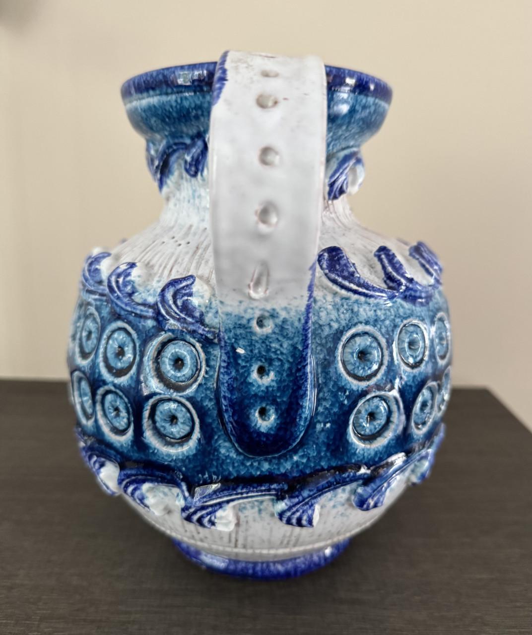 Decoratieve blauwe vaas