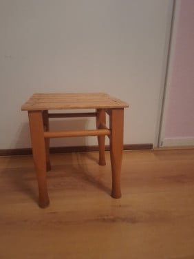 Houten krukje