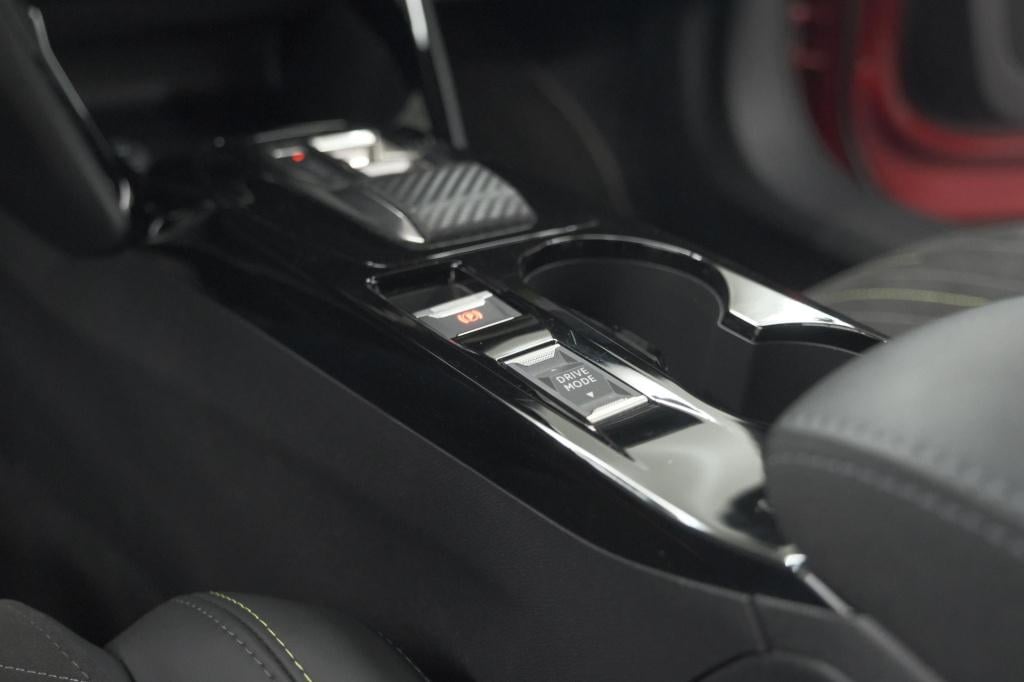 Peugeot 2008 puretech 130 eat8 gt | 360 camera | stoelmassage | adaptieve c