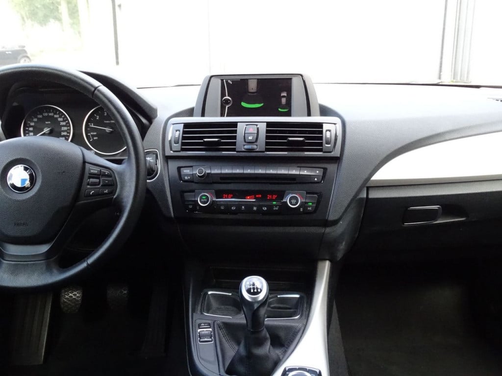 BMW 1 Serie 114i | 18" | bluetooth
