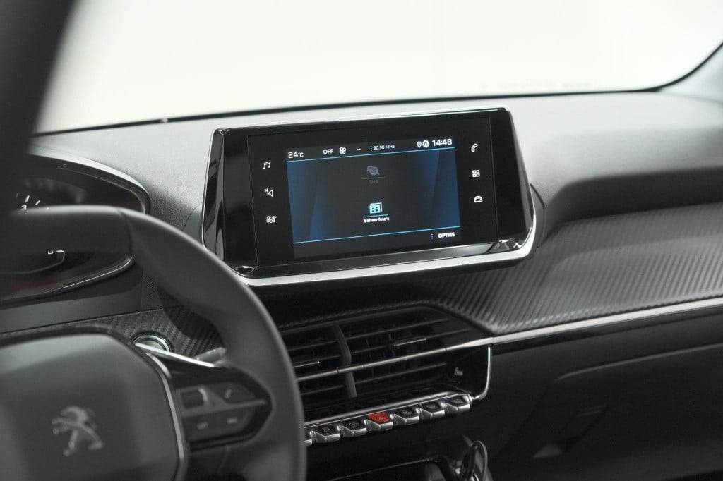 Peugeot 208 puretech 100 allure pack | camera | apple carplay | stoelverwar