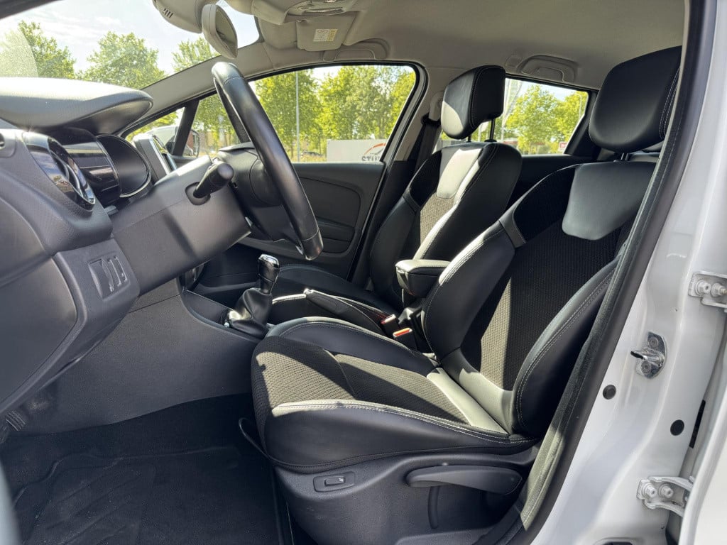 Renault Clio estate 0.9 tce intens nl-auto, véél opties! | trekhaak | navig