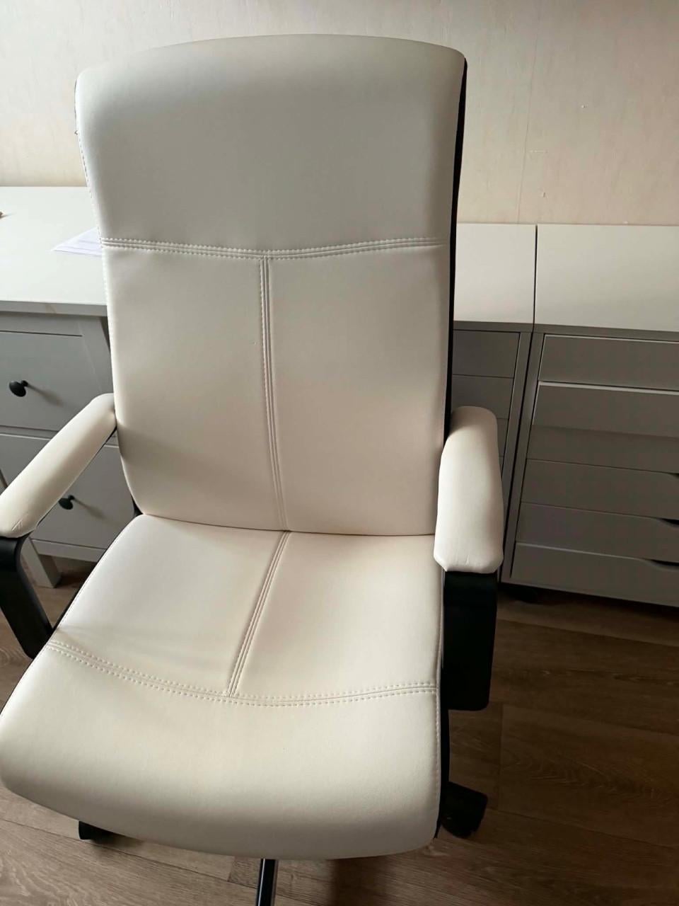 Bureau / buro met stoel