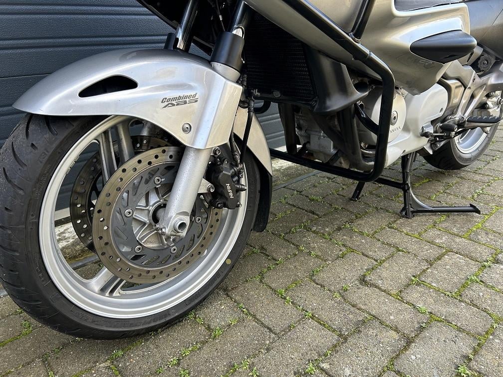 Honda NT700V Deauville uit 2010 met ABS, topkoffer, valbeugel, etc €3250,-
