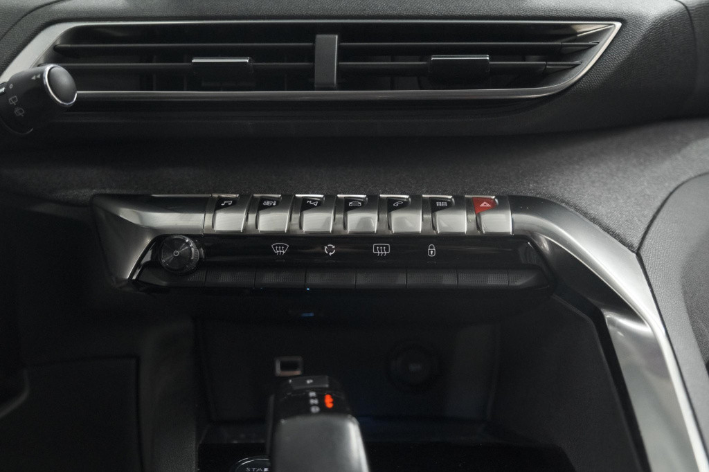 Peugeot 3008 puretech 130 eat6 allure | camera | navigatie | apple carplay 