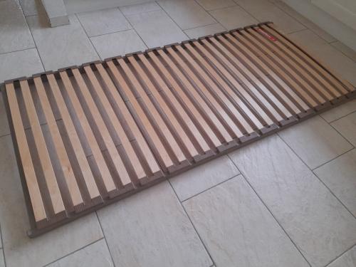 Lattenbodem 90 x 200 (in goede staat )