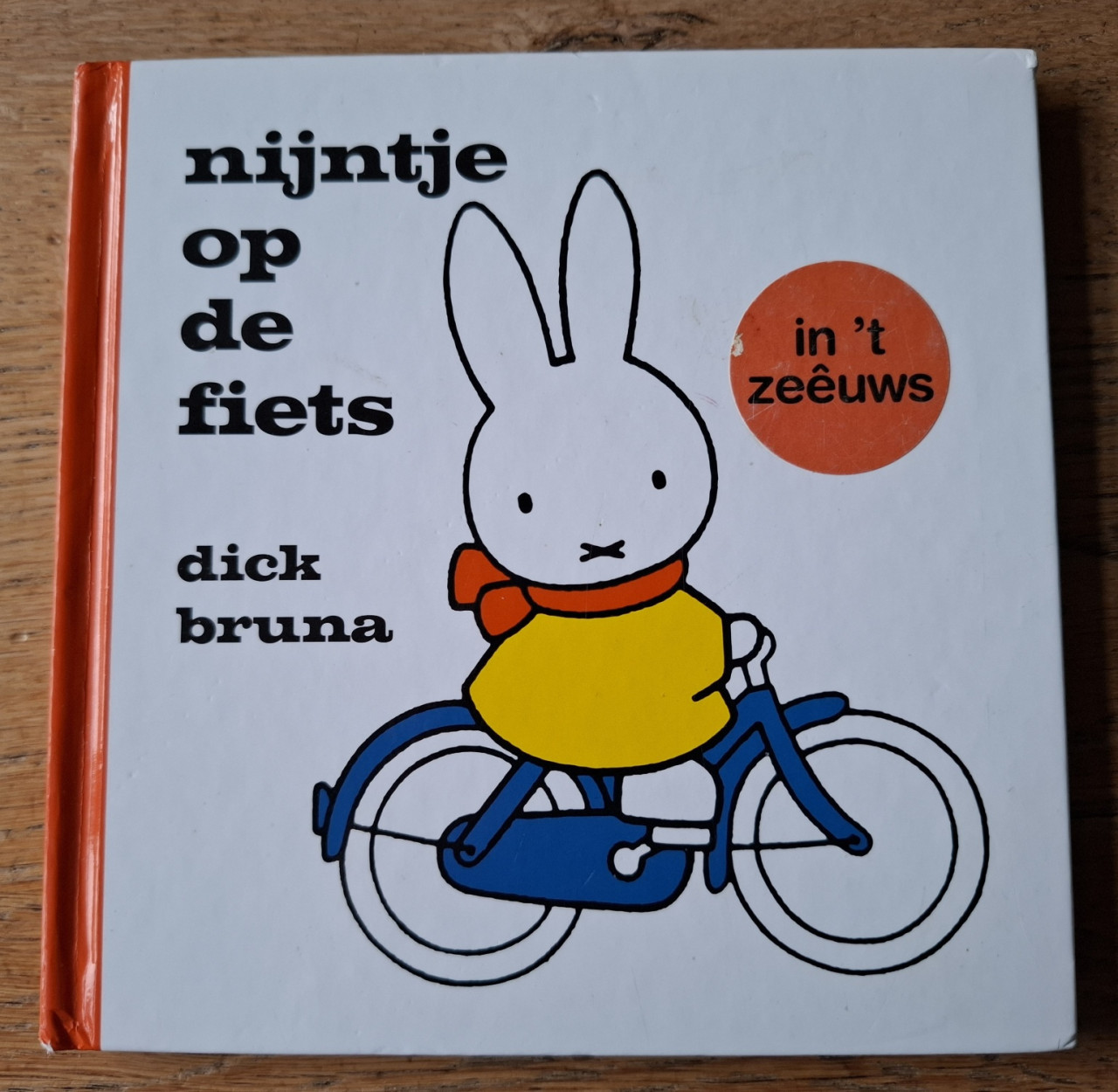 Nijntje op de fiets, door Dick Bruna; - In ’t Zeeuws, door Engel Reinhoudt