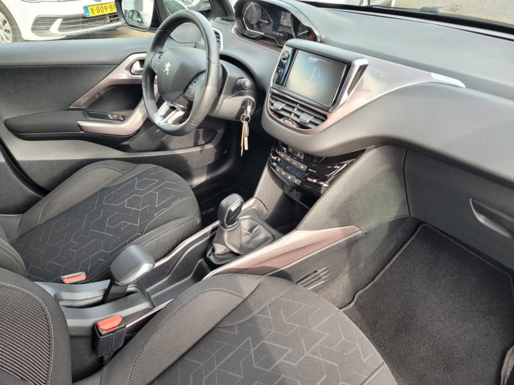 Peugeot 2008 1.2 vti active