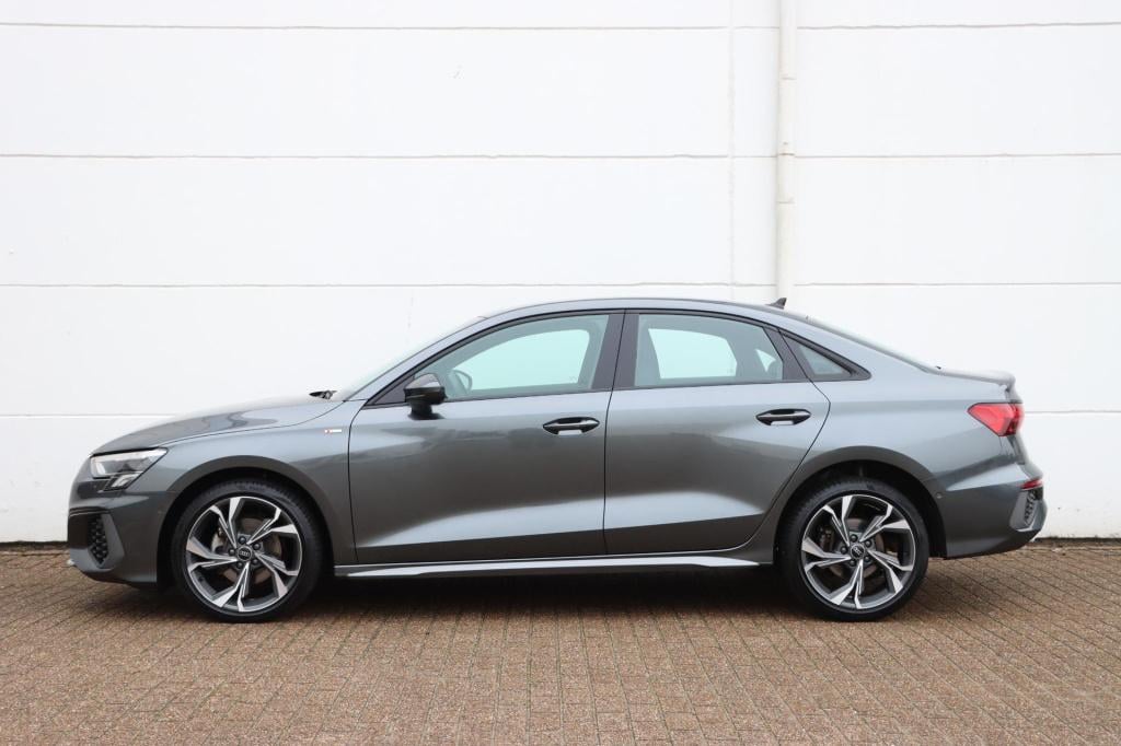 Audi A3 limousine 35 tfsi s edition 150pk carplay | camera | parkassist | a