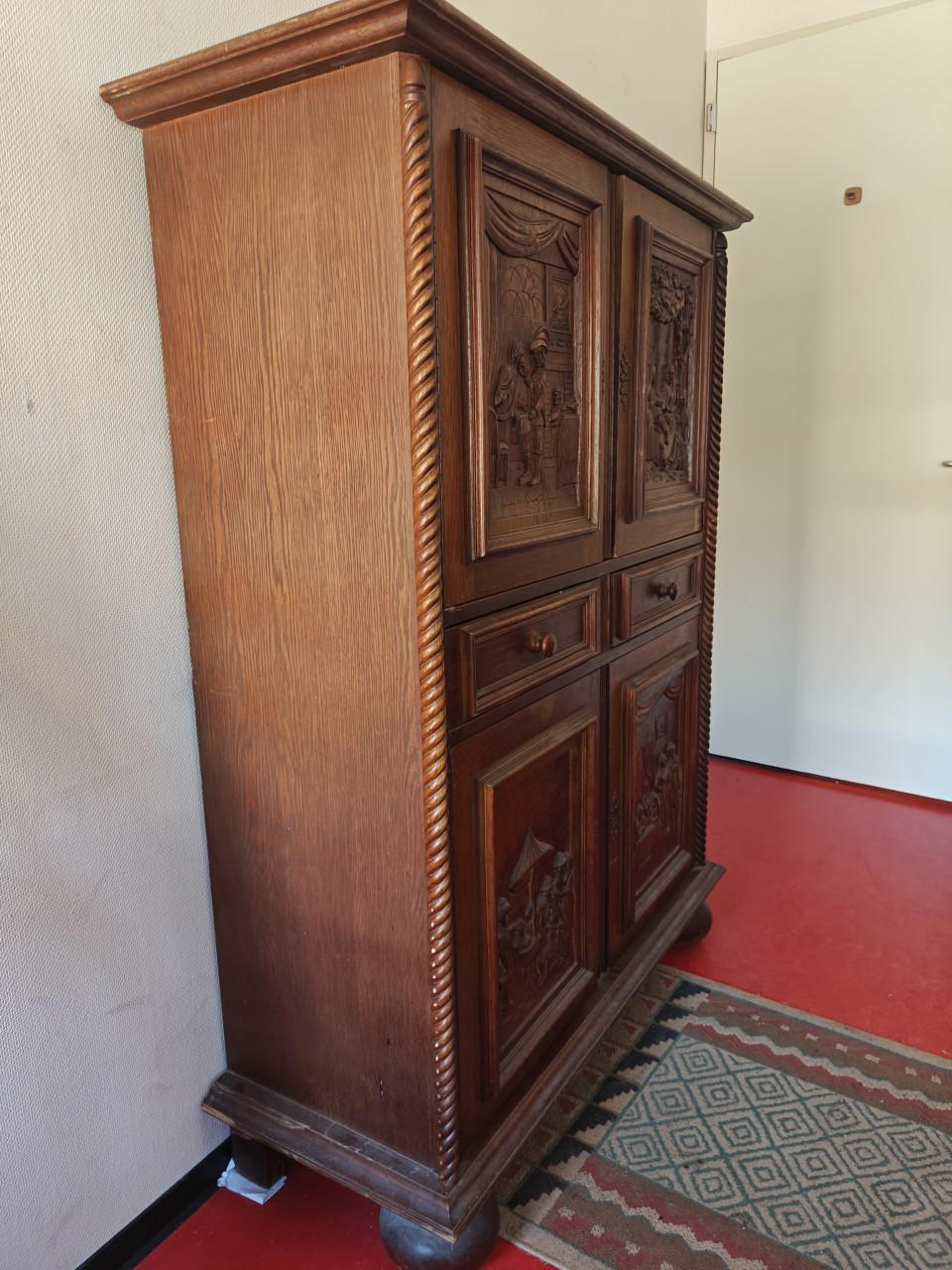 ALLEEN OPHALEN Antieke houten kast met houtsnijwerk