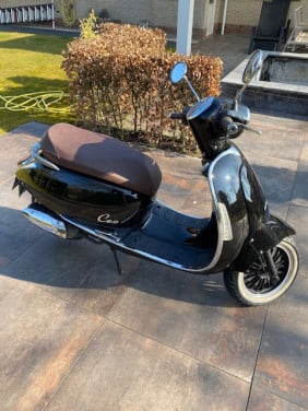 Motor scooter