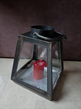 Koopje: Lantaarn/ windlicht van ijzer en glas. Mooi voor de donkere dagen.