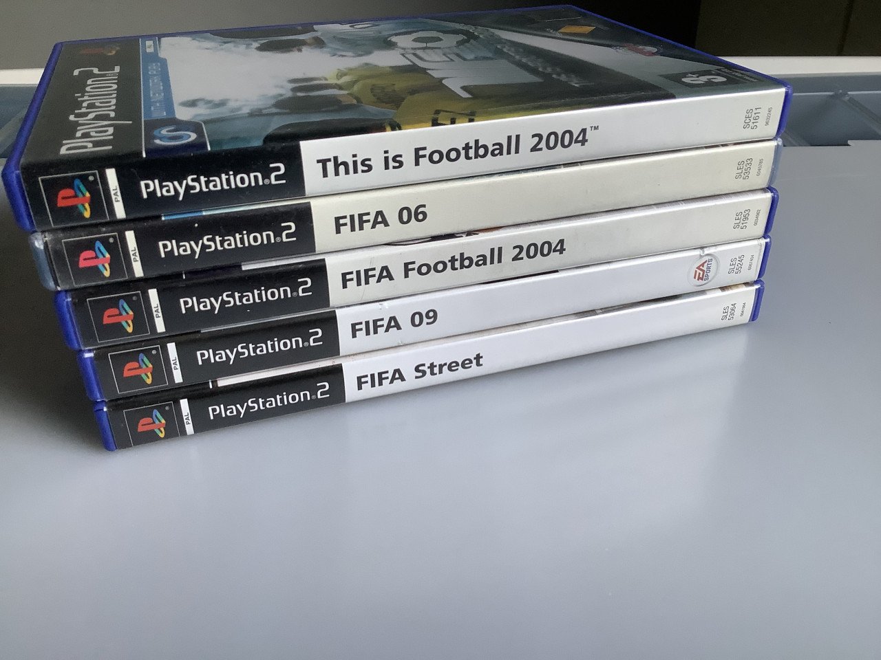 Stapeltje PS2 spellen die ik dubbel heb. Zie je iets wat je wilt overnemen,