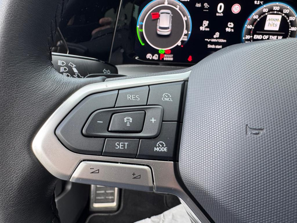 Volkswagen Golf 1.5 ehybrid 50 edition automaat , elektrische voorstoelen, 