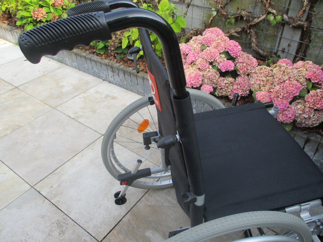 Zgan Excel G-Eco opvouwbare lichtgewicht rolstoel met anti-lekbanden
