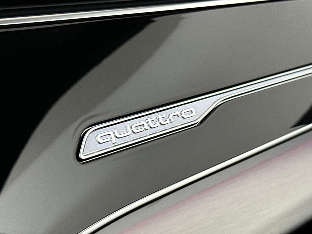 Audi Q8 pro line s 55 tfsi e 290 kw / 394 pk suv 8 versn.