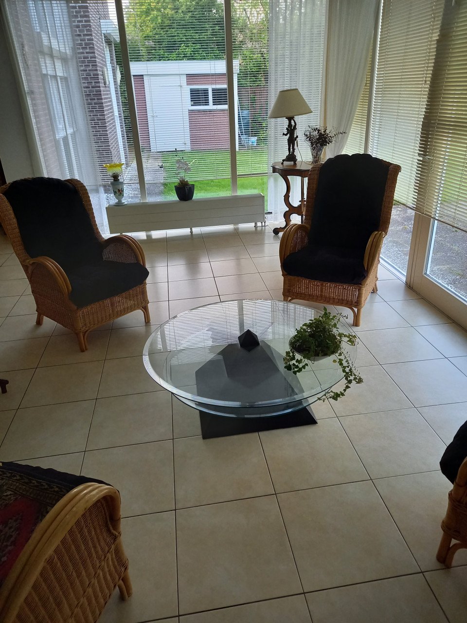 Glazen design salontafel en eetkamer tafel ea inboedel spullen