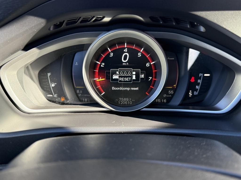 Volvo V40 t3 153pk aut6 polar+ sport| panodak| camera| h&k sound| trekhaak